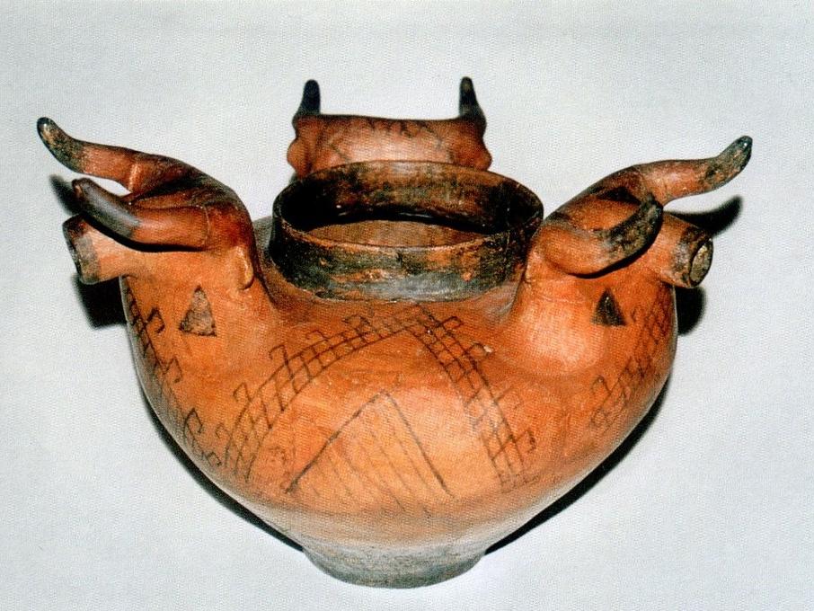 Zu sehen ist die berühme Stierkopfurne von Donnerskirchen.